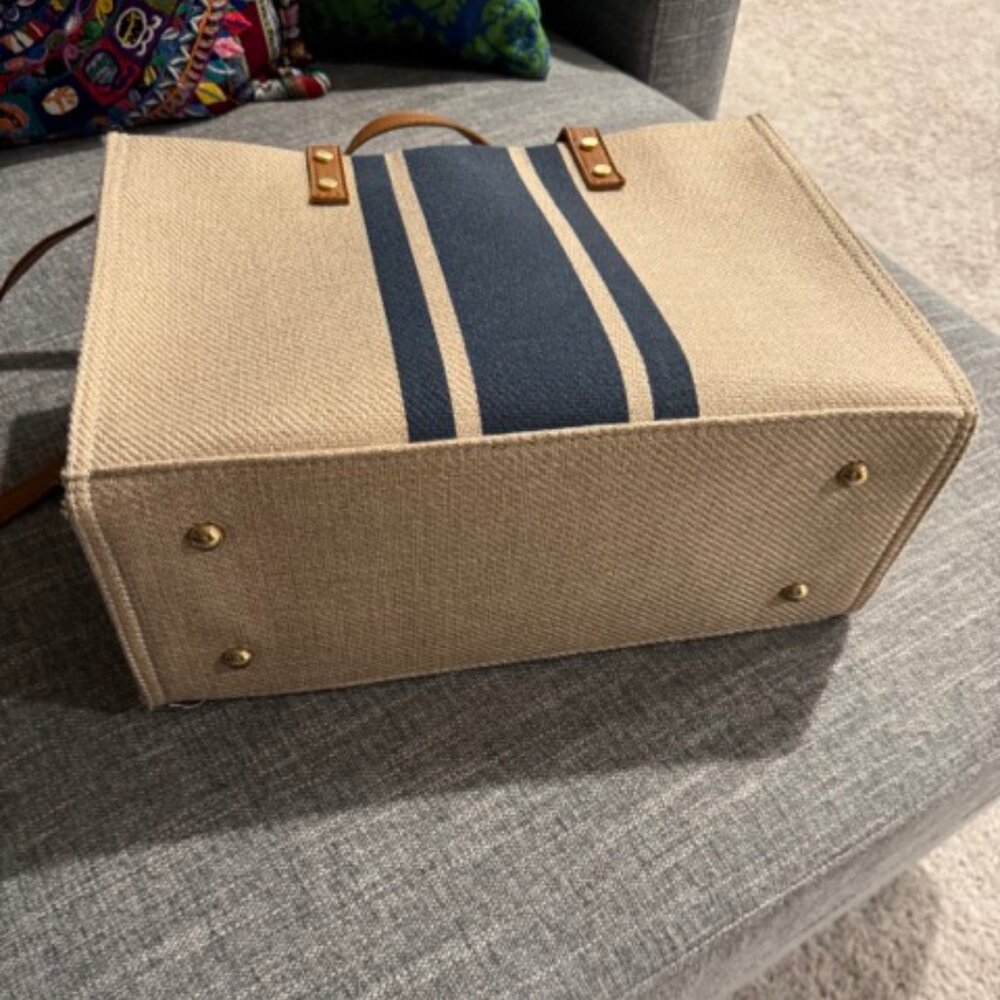Medium Tote - Picture 4 of 4
